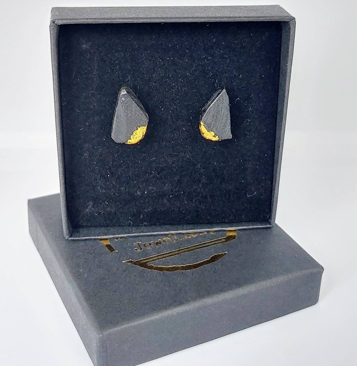 Braoinín - Irish bog oak earrings with 23.75ct gold leaf