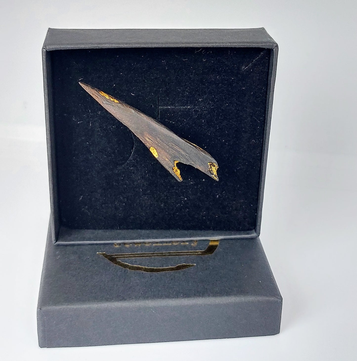 Saighead - Irish bog oak brooch with 23.75ct gold leaf