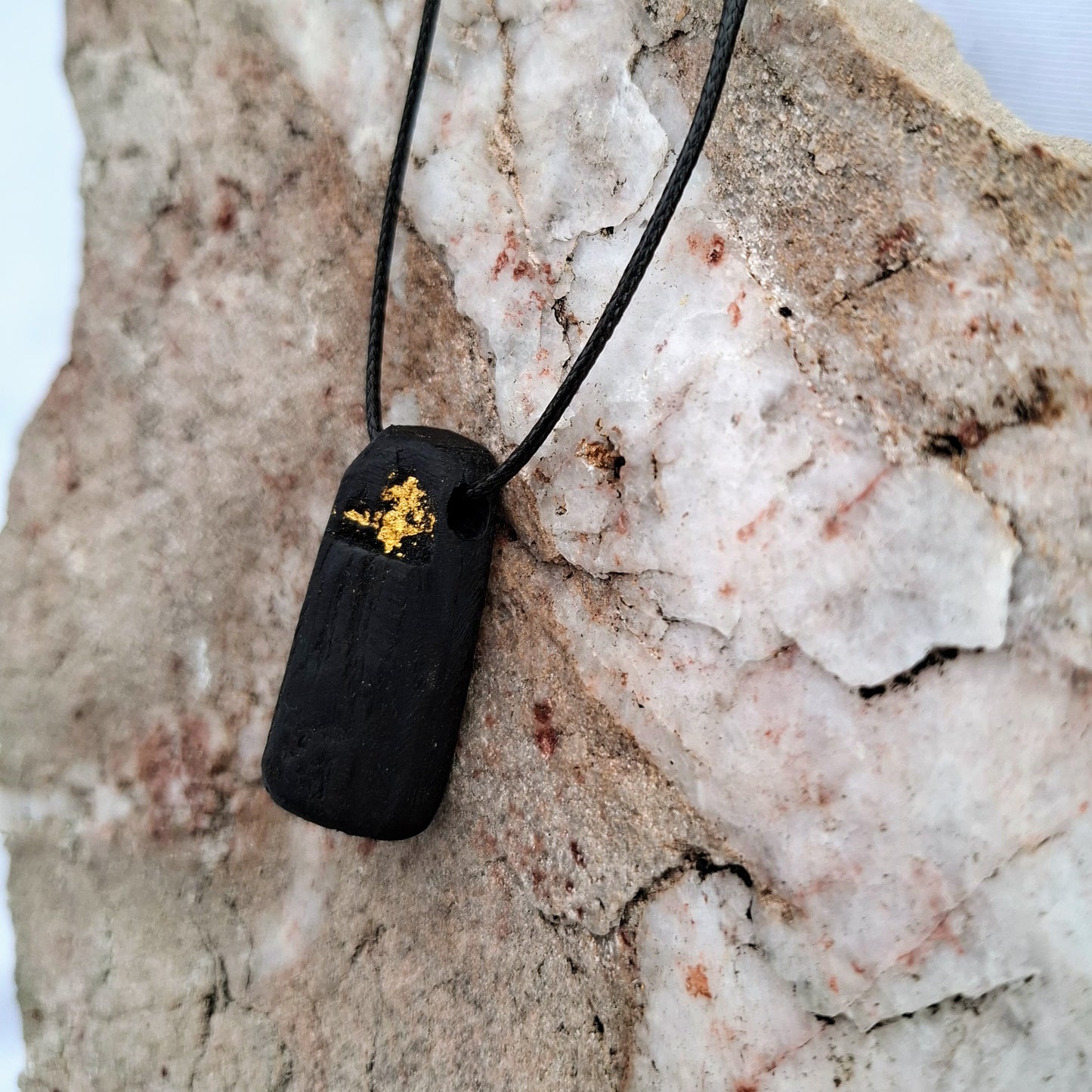 Réalta - Irish bog oak necklace with 23.75ct gold leaf
