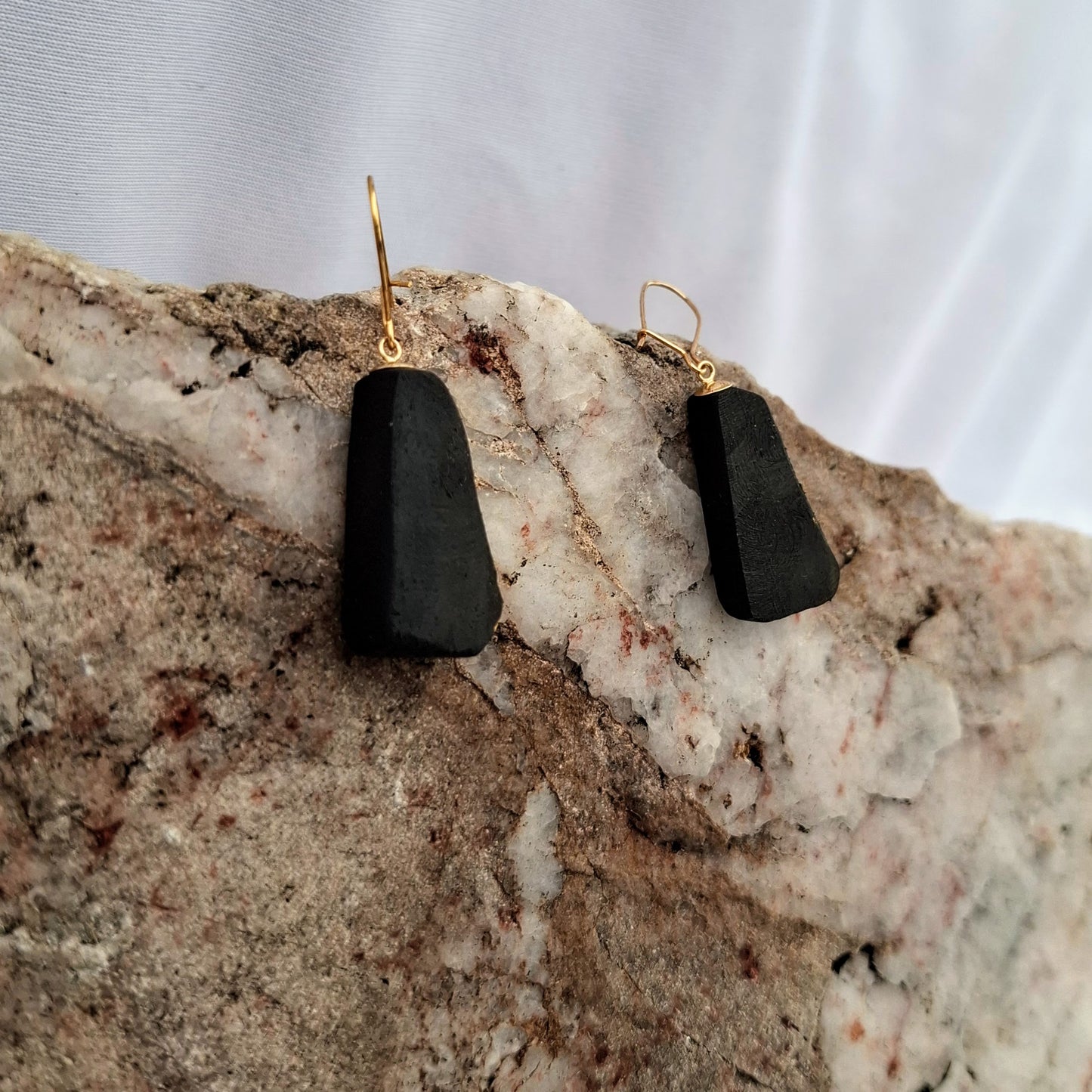 Siún - Irish bog oak necklace and earrings with 23.75ct gold leaf