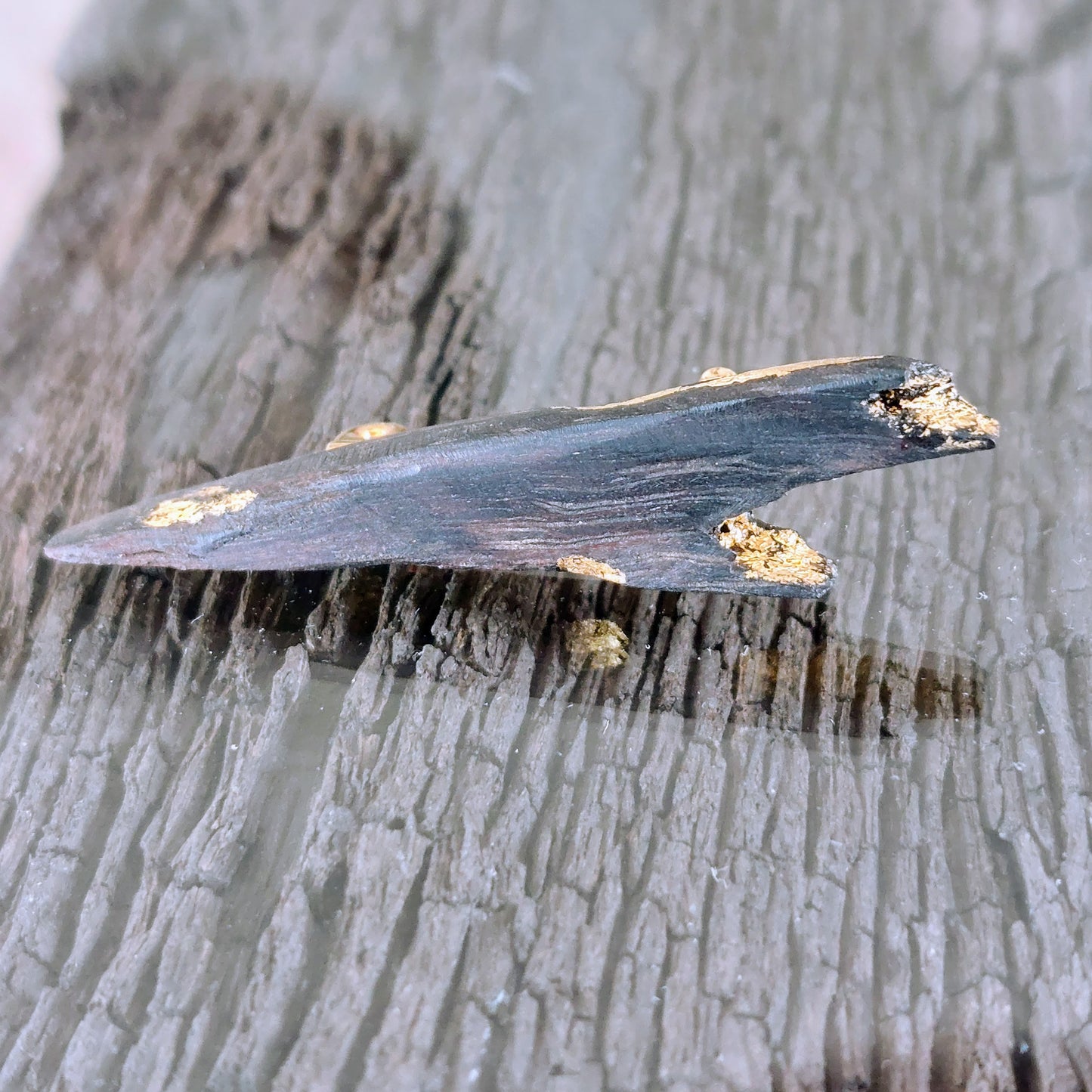 Saighead - Irish bog oak brooch with 23.75ct gold leaf