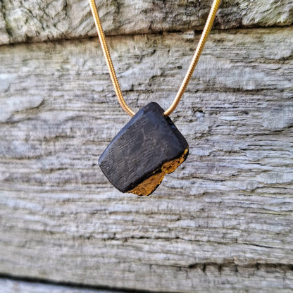 Dáiríne - Irish bog oak necklace with 23.75ct gold leaf