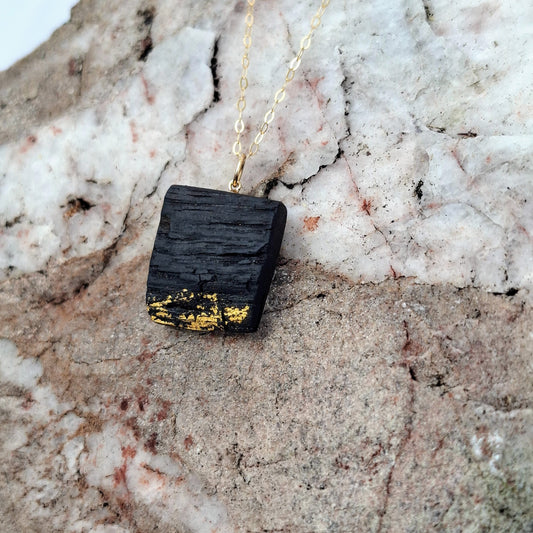 Réaltin - Irish bog oak necklace with 23.75ct gold leaf