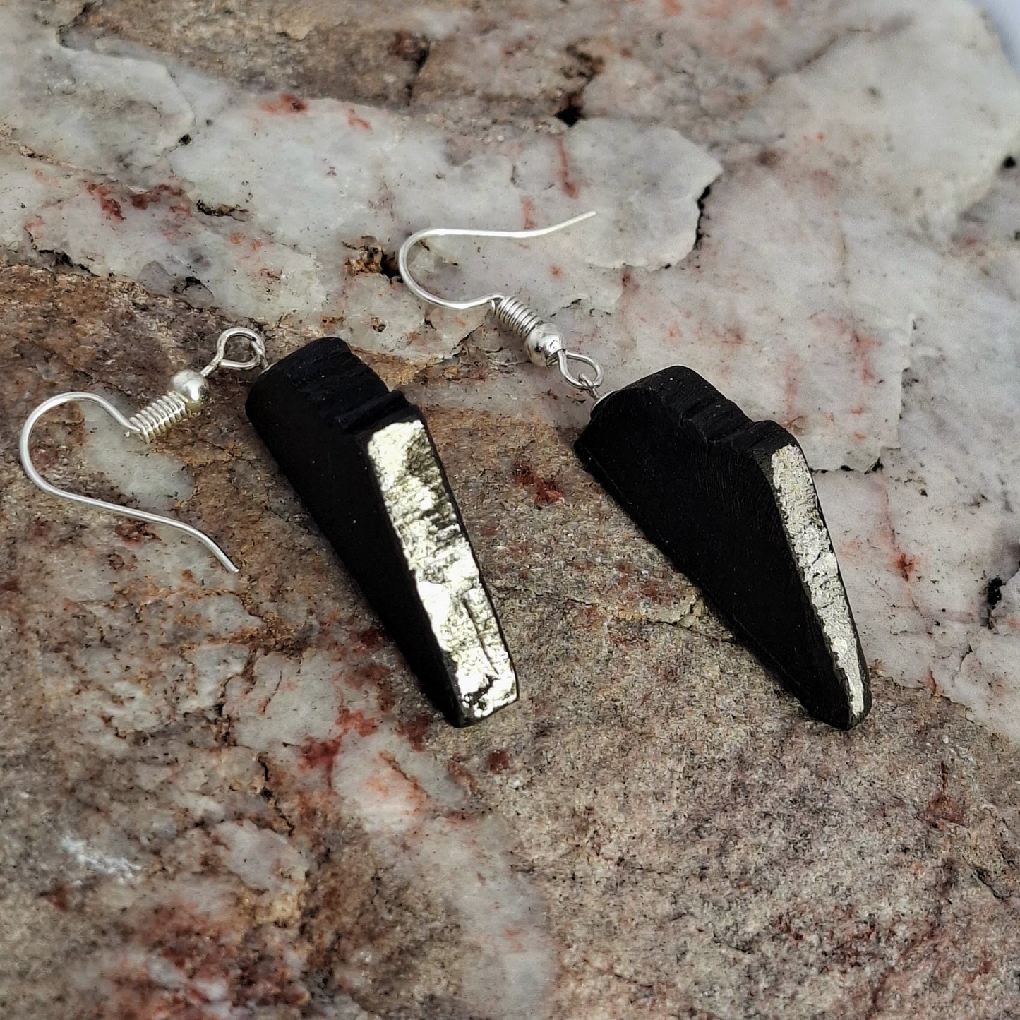 Dathúil - Pendentif et boucles d'oreilles en chêne des tourbières irlandais à la feuille d'argent fin