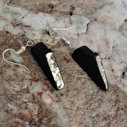 Dathúil - Pendentif et boucles d'oreilles en chêne des tourbières irlandais à la feuille d'argent fin