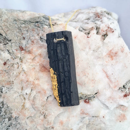 Aimsir – Halskette aus irischer Mooreiche mit 23,75-karätigem Blattgold