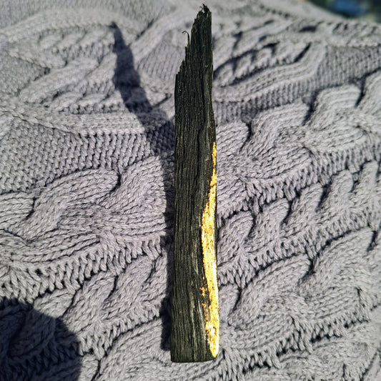 Séimh - Irish bog oak brooch with 23.75kt gold leaf