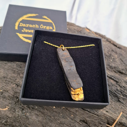 Anordúil - Pendentif en chêne des marais irlandais avec feuille d'or 23,75 carats