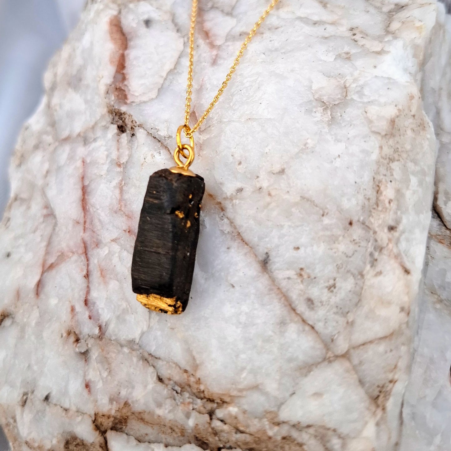 Anordúil - Pendentif en chêne des marais irlandais avec feuille d'or 23,75 carats