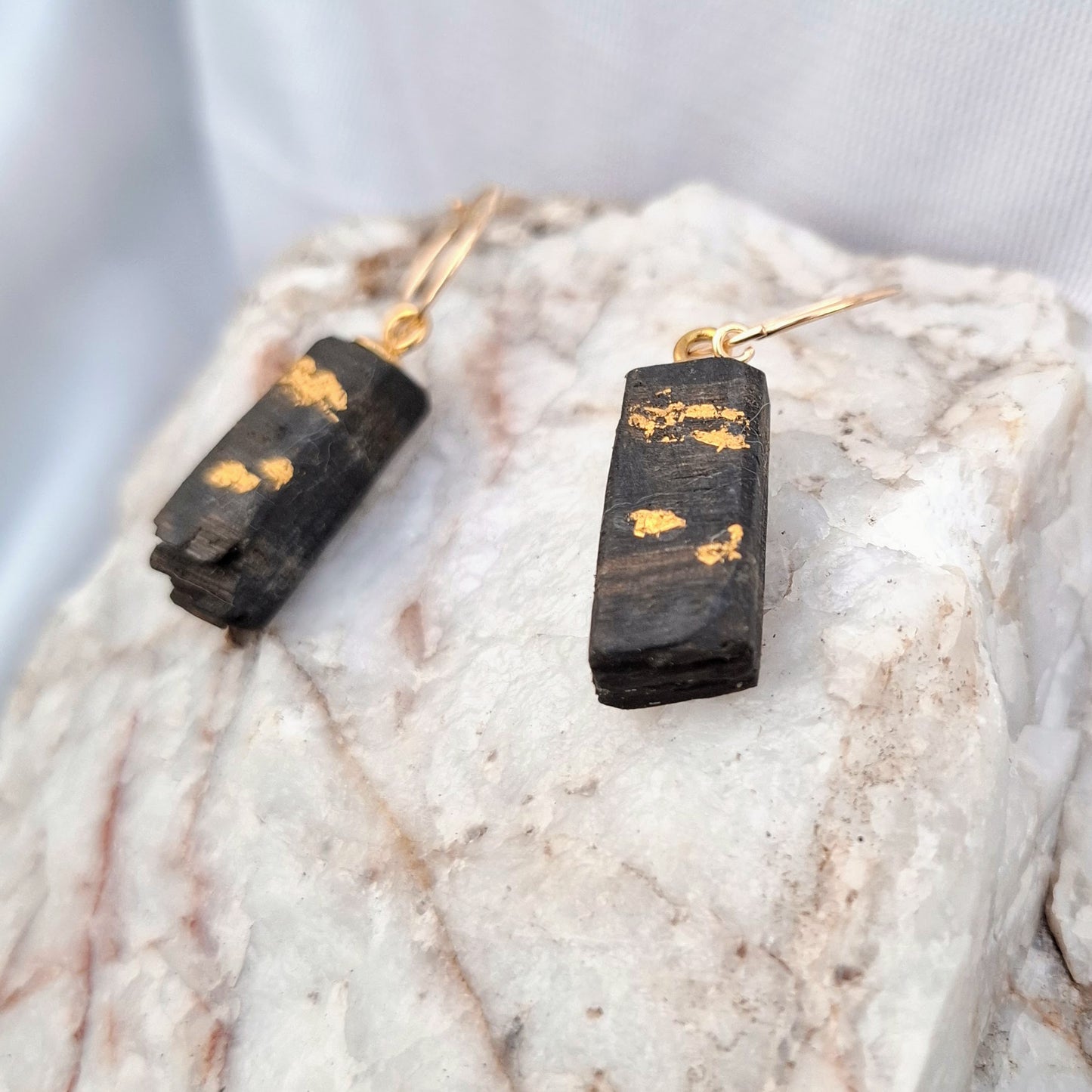 Anordúil - Pendentif en chêne des marais irlandais avec feuille d'or 23,75 carats