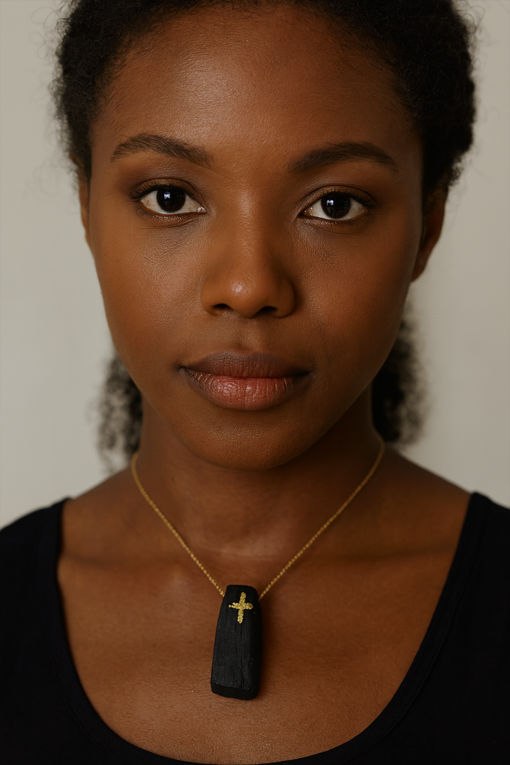 Réalta - Irish bog oak necklace with 23.75ct gold leaf