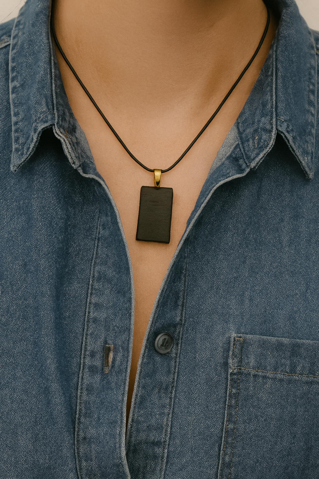 Pendentif en chêne des marais irlandais - personnalisable avec une inscription Ogham.