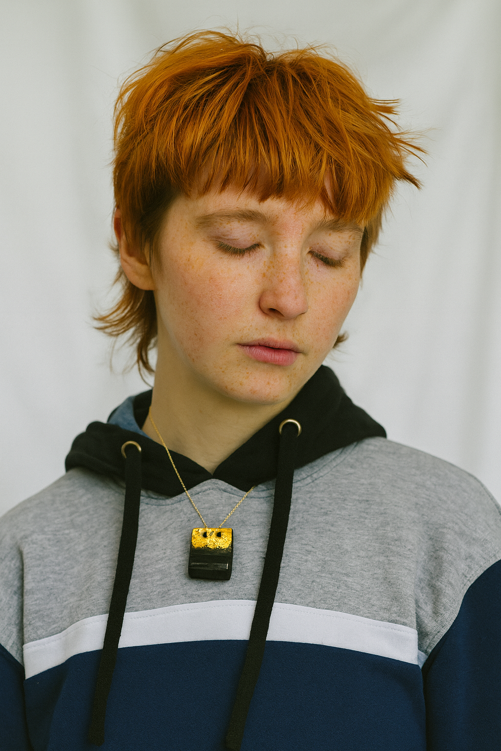 Saoithín - Irish bog oak necklace with 23.75kt gold leaf