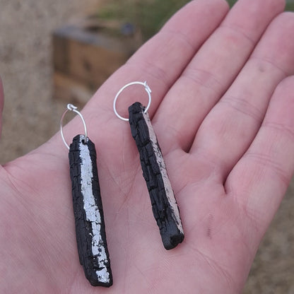 Aoibhneas - Pendentif et boucles d'oreilles en chêne des tourbières irlandais à la feuille d'argent fine