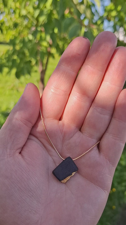 Dáiríne - Irish bog oak necklace with 23.75ct gold leaf
