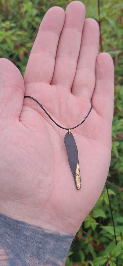 Anordúil - Pendentif en chêne des marais irlandais avec feuille d'or 23,75 carats