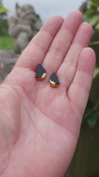 Braoinín - Irish bog oak earrings with 23.75ct gold leaf